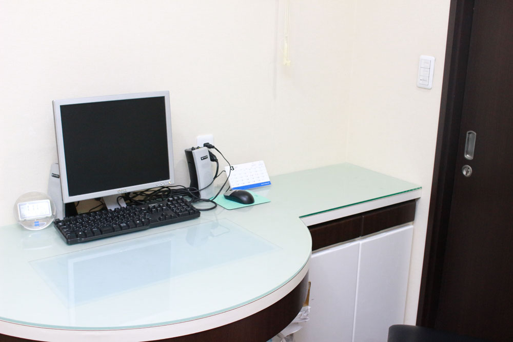 診察は全て完全個室、予約制です